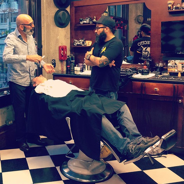 Sunday night shaving class... 💈 #shaving #farzadthebarber #thehappybarber #shave #straightrazorshave #teaching #yaletown #vancouver #barber #barbershop #internationalbarbers #worldbarbershops #barberlessons