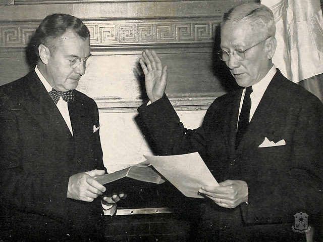 Sergio Osmeña taking his oath of office as President of the Philippines before Associate Justice Robert H. Jackson of the U.S. Supreme Court.