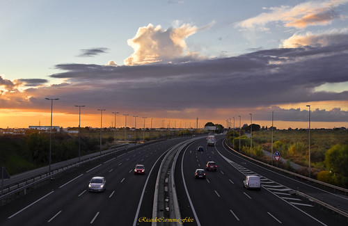 Atardecer en la autovia  -  Sunset in the highway by ricardocarmonafdez, Atardecer sobre la autopista del V Centenario (A-49) que une Sevilla con Huelva y el sur de Portugal