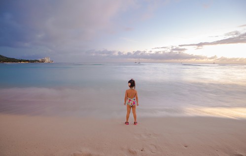 longexposure travel sunset cloud beach canon hawaii boat waikiki palmtree 夕陽 littlegirl honolulu 夏威夷 陽光 1635mm 沙灘 藍天 白雲 親子旅行 歐胡島 威基基