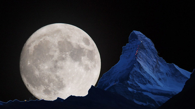 Super Lune über Matterhorn ds'Hore Monte-Cervino