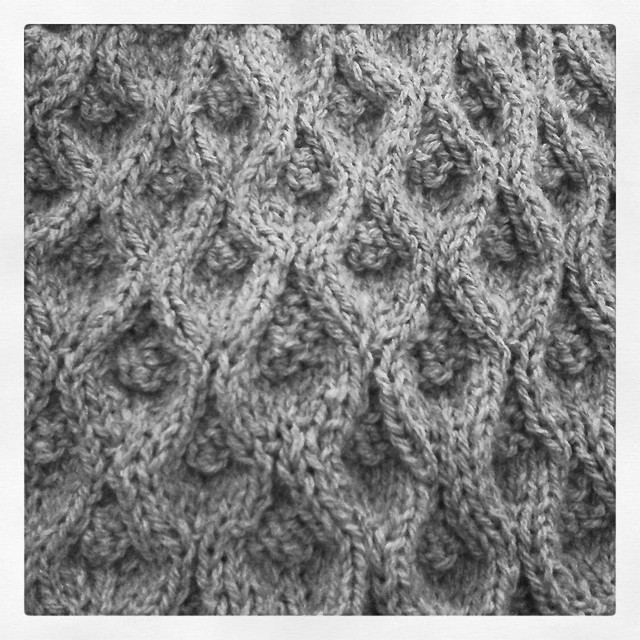 Tricotando! #bunicachica #tricot #knitting #pelerine #tricotando  #handcraft #handmade #socute #acessorios  www.bunicachica.com.br  Whatsapp 11-964973426