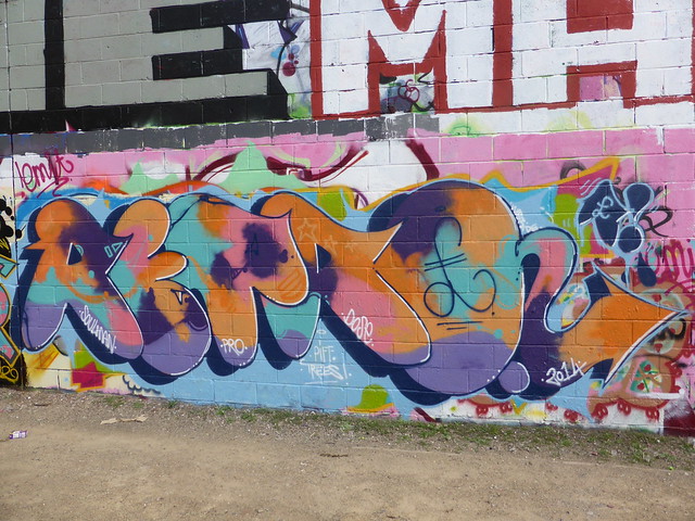 Retro graffiti, Trellick Tower