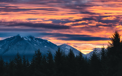 mountains sunrise clouds trees landscape nature pacificnorthwest canoneos5dmarkiii canonef100400mmf4556lisusm sky colorful washington