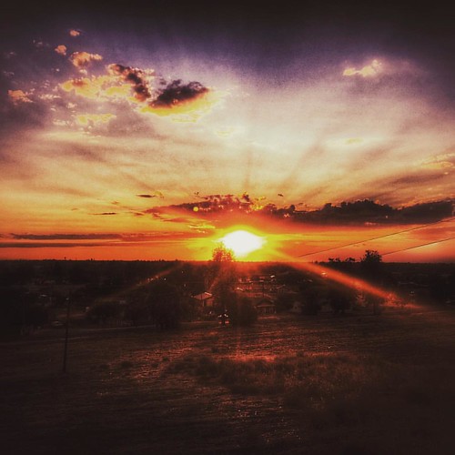 #sunset #iphonephotography #porterville #snapseedapp #sunrays Sunset from Scenic Heights, it's nice to not see smoke. by rj_berge, square squareformat lark iphoneography instagramapp uploaded:by=instagram