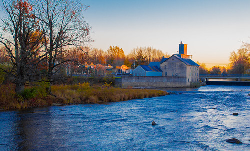 VIEUX MOULIN HENDERSON / HENDERSON OLD MILL by BLEUnordik, à Huntingdon
sur la rivière Châteaugay
en Montérégienovember blue autumn sunset mill automne canon r