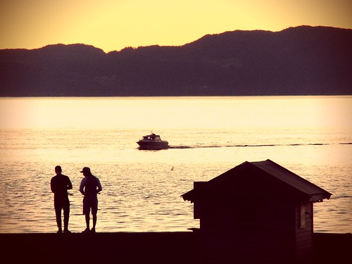 solnedgang suset zonsondergang trondheimsfjorden trondheim trøndelag sørtrøndelag norge noorwegen norway kveld evening avond fisker fiske fisherman fishing