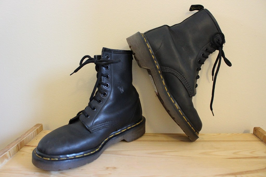 Women's Vintage 90's Doc Marten Black Leather Boots- Guys … | Flickr