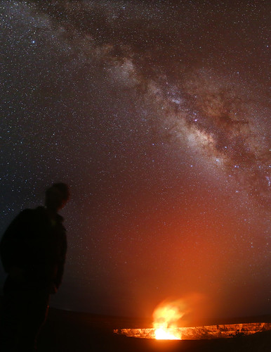 wild sky night stars volcano hawaii lava glow galaxy astronomy eruption kilauea milkyway