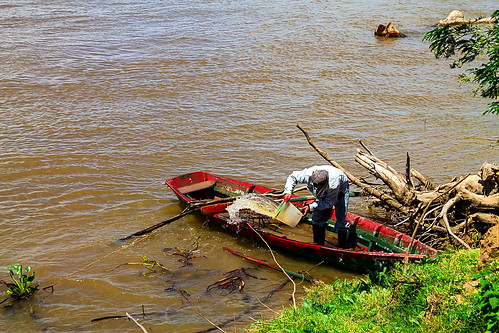 argentina rio river fisherman agua parana chaco pescador bote zozobrar