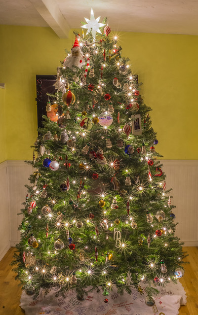 2016 CHRISTMAS TREE