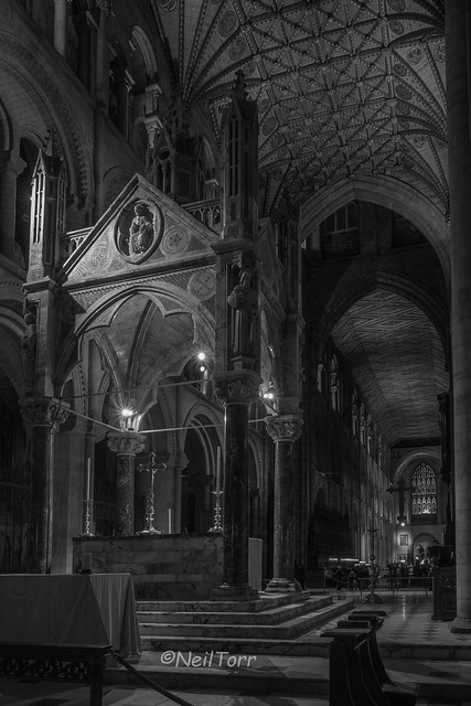 2016-10-18 Pboro Cathedral Candles 028 copy ul b+w sig