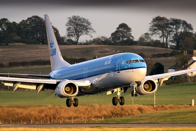 KLM 737-8K2 