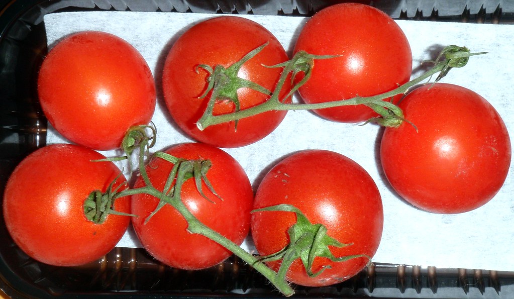#5550 outsized cherry tomatoes