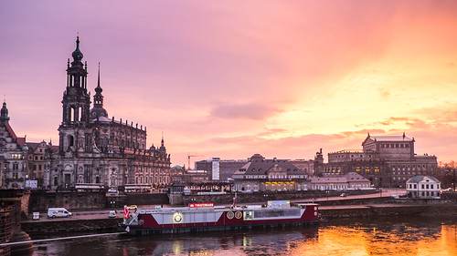 Sunset over Dresden / Semperoper by Markus Jaschke, sunset germany dresden sonnenuntergang fuchsia 1855 elbe abendrot semperoper nachtbild fujixt1