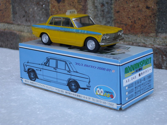 Adovanspirit Nissan Skyline 2000 GT-B Yellow Taxi Boxed White Metal Model