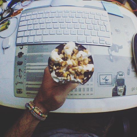 L'estate sta finendo ma il gelato è appena iniziato 🍦 #igerspiceni #igersitalia #igersmarche #creative #fisheye #lens #iphoneonly #icecream #foodporn  #ascolipiceno