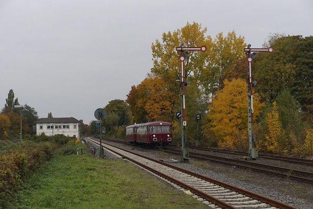 Schienenbussen 95 80 0798 677-0 D-WEMEG + 95 80 0798 007-0 D-WEMEG (Revier Sprinter) in Dorsten 24-10-2015