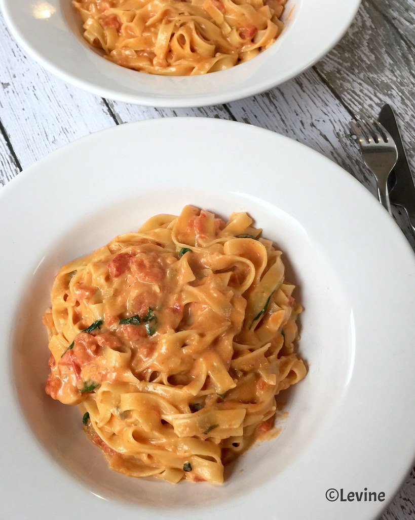 Tagliatelle met tomaten-gorgonzola-mascarponesaus | Recept: … | Flickr
