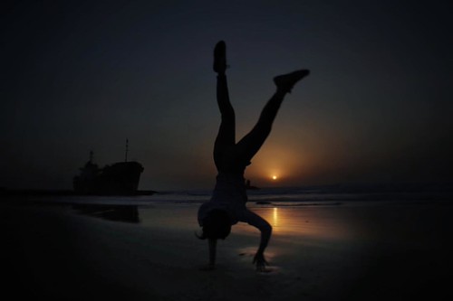"Up side down" #silhouette #sunset #ship #ajman #acrobatics #beach by muneer84, square squareformat iphoneography instagramapp uploaded:by=instagram