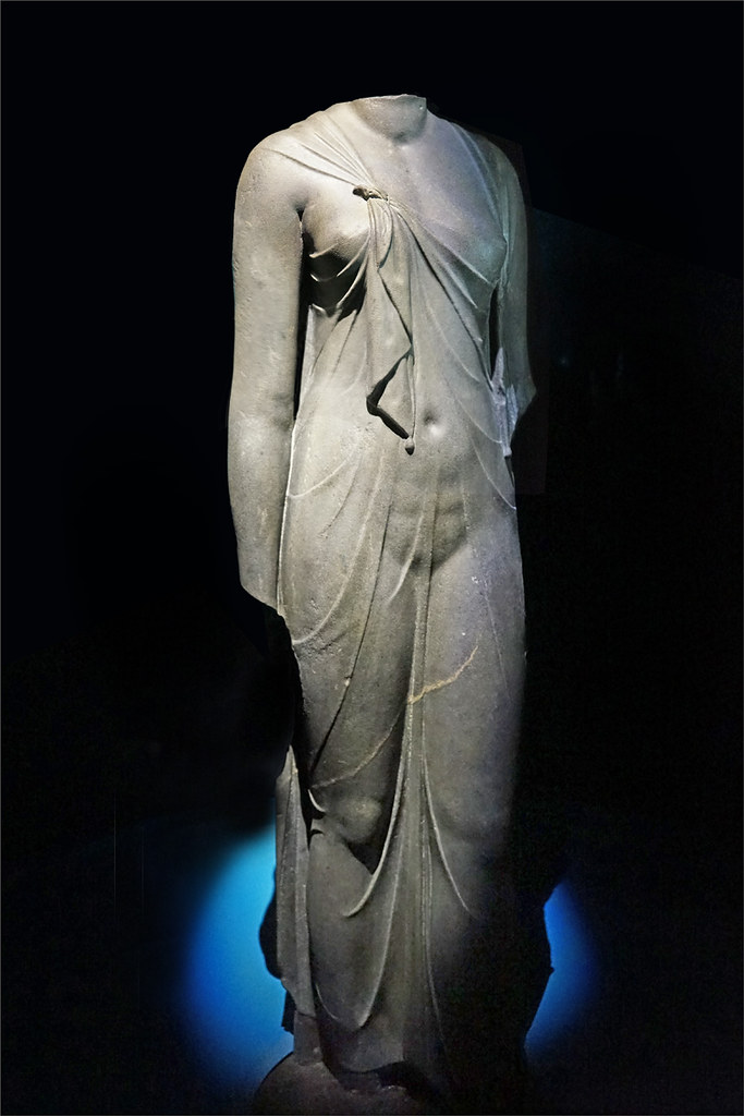 Statue de Reine (Exposition Osiris, Institut du Monde Arabe)