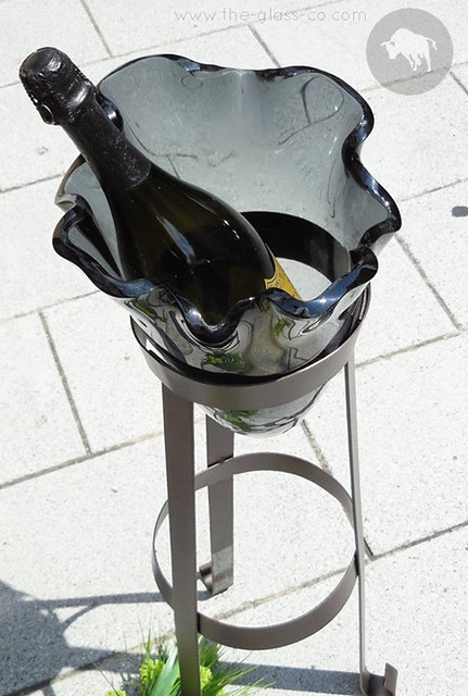 champagne bucket on base
