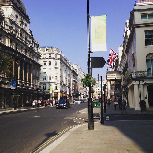 London 🎡 #londoncity #citybreak #weekendaway #museums #tourist #instalike #morelikes #morefollowers #inthesun | by soph.davies