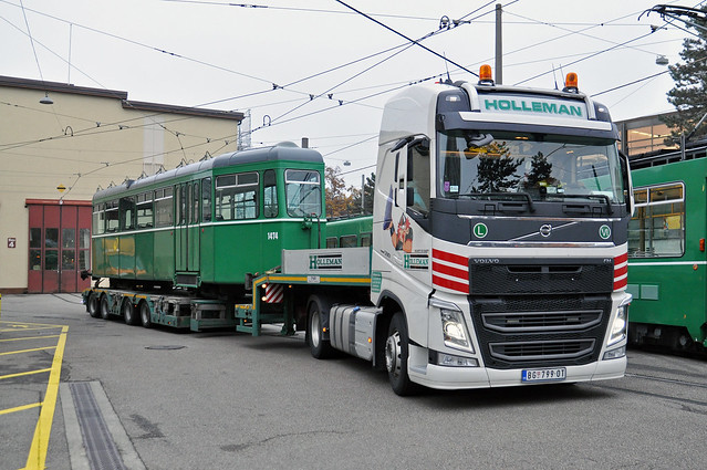 Am 27.10.2017 wird der B 1474 in der Hauptwerkstatt für die Reise nach Belgrad verladen. Hier steht der Lastwagen auf dem Hof der Hauptwerkstatt.