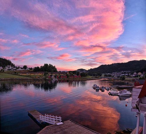 morning sunrise sky coulds pink fjord boats reflets relexions solevegen norway norvège europe nikon d750 nikkor 24120mm sundevegen aube getty gettyimages sizuneye sizun nikond750 nikon24120mmf4 landscape outdoors reflections