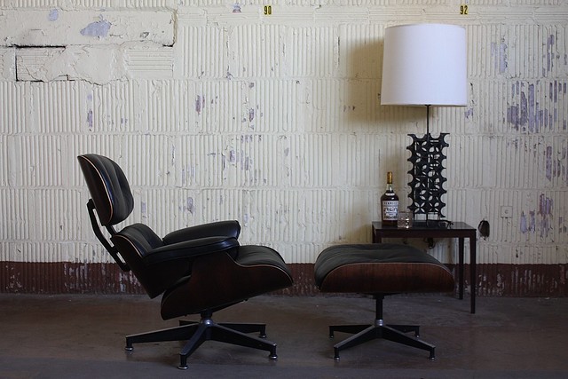 Tenacious Charles And Ray Eames Vintage Rosewood Lounge Chair Model 670 and Ottoman 671 for Herman Miller (U.S.A. 1975)