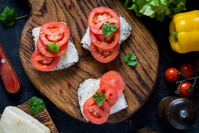 Tomato and goat cheese toasts