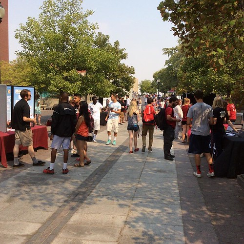 Check out the @wsupullman job fair right now on the Glenn Terrell Mall ????????????#FindAJob #WSUWOW #GoCougs