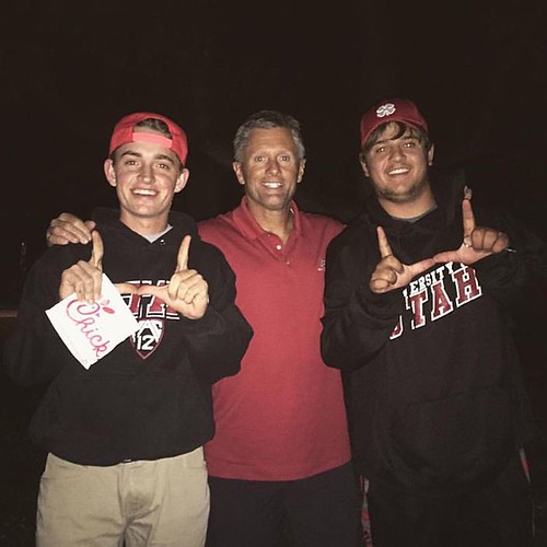 #FlashTheUFriday with @utahcoachwhitt out on #PresidentsCircle! Thanks to @logan_11 for the pic! #GoUtes! #CollegeGameday #UtahFootball #UofU #universityofutah #UtahUtes