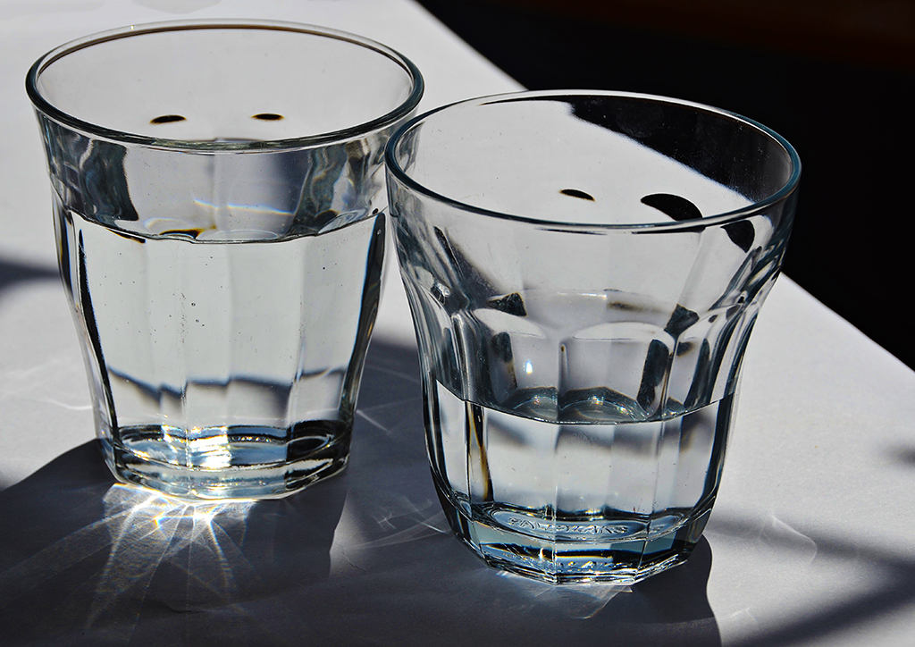 Sow fysiker venstre 2 Glasses of water | James | Flickr