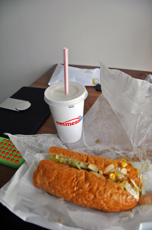 low-key, cheap dinner (vegetarian sub and a small caramel shake) from a fast food place, Hlöllabátar