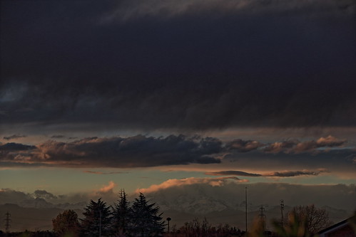 efs1585 canon eos 70d enricoconte tramonto sunset nuvole clouds alpi italia lombardia bustogarolfo azzurro cloud casa