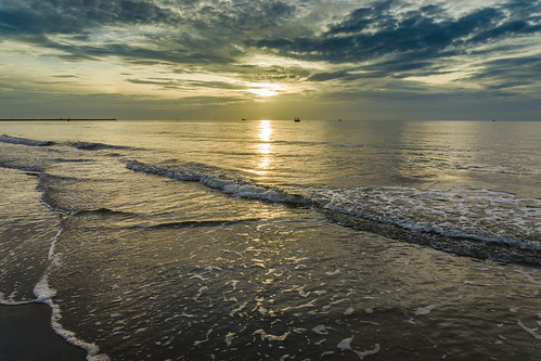 ocean morning sea sky sun seascape beach water sunshine clouds sunrise thailand dawn coast seaside sand shine outdoor horizon wave wideangle shore rise seashore chaam sonyepz1650mmf3556oss sonyilce6000