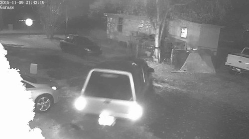 IPCamera alarm:Garage detected alarm at 2015-11-9 21:42:17 | by mcox84481