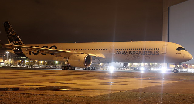 AIRBUS A350-1000XWB PREMIER PROTOTYPE F-WMIL MSN059 AU DELIVERY CENTER POUR LA CEREMONIE APRES LE PREMIER VOL LE 24 11 16 A L'AEROPORT   TOULOUSE-BLAGNAC.