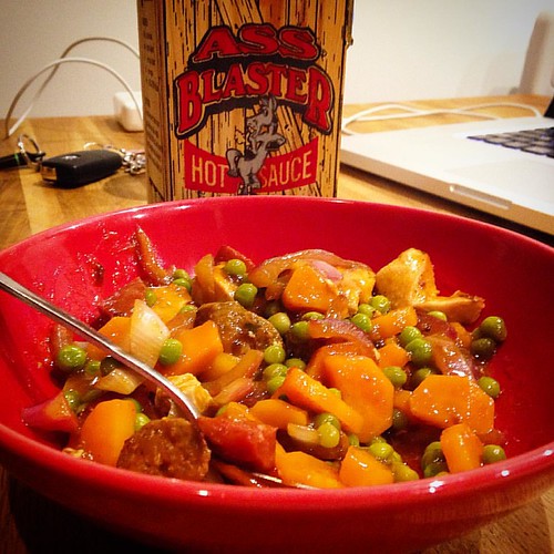 MY PAL MADE ME THIS... Leftover #Moroccan #sausage and #chicken surprise covered in Ass Blaster Sauce. 😱😤😭  He ain't my pal anymore.  #mdog #manchester #dining #assblastersauce #sawce #instabad #instafood #food #foodfail #hot #help #dyi | by mdog_manchester