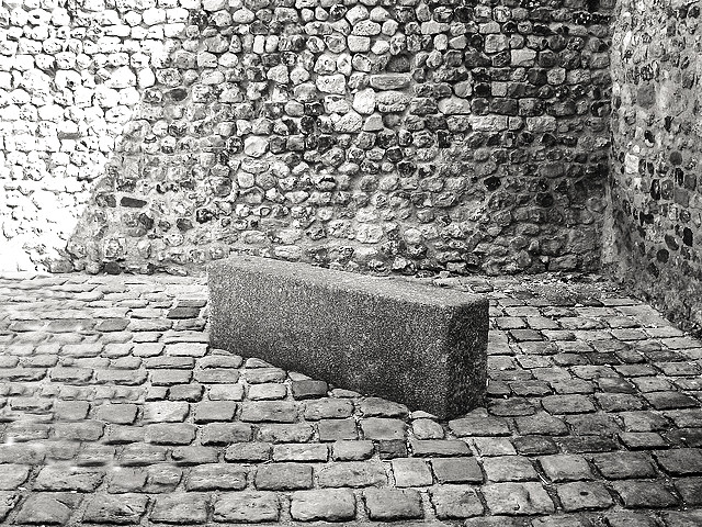 Banc de pierre - Stone bench