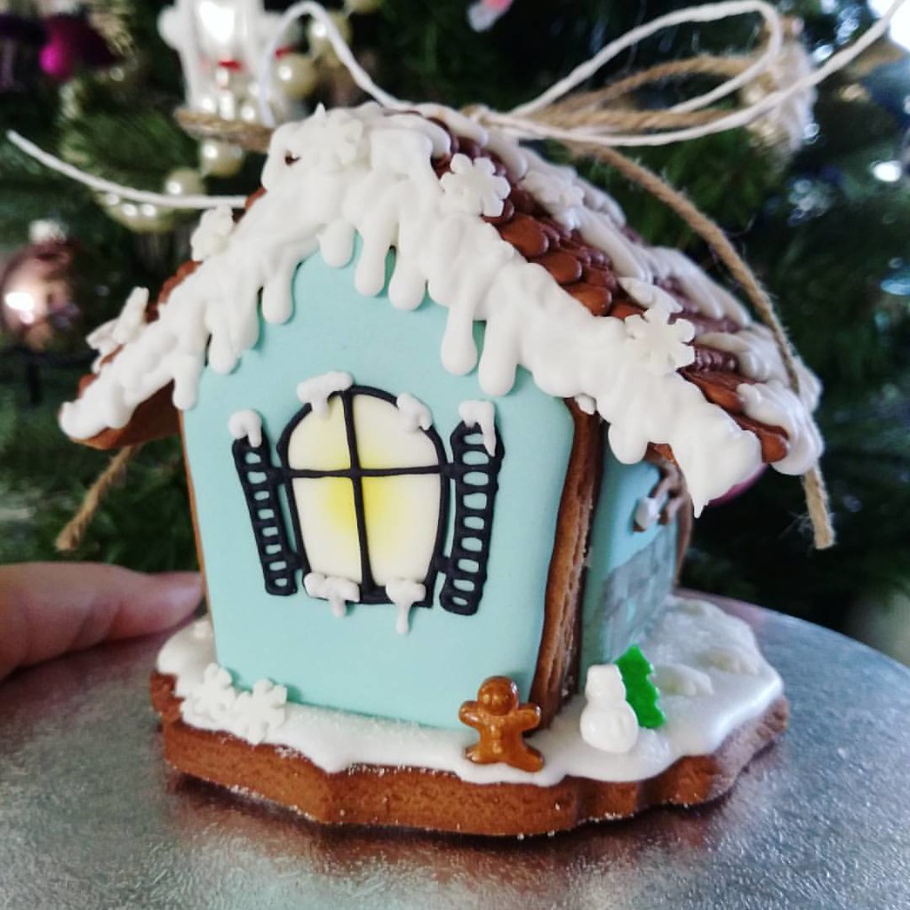 #gingerbreadhouse #kleinaberfein #cupcakesworld_de #weihnachten #weihnachtsbäckerei #lebkuchenhaus