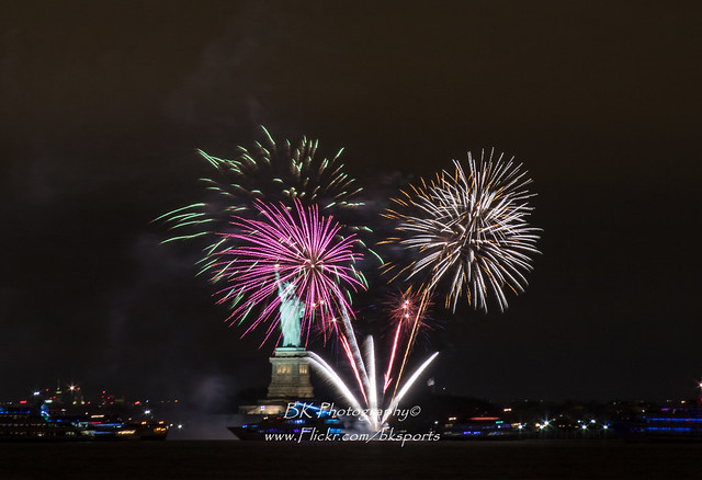 Statue Of Liberty 2015 New Years Eve Fireworks-3