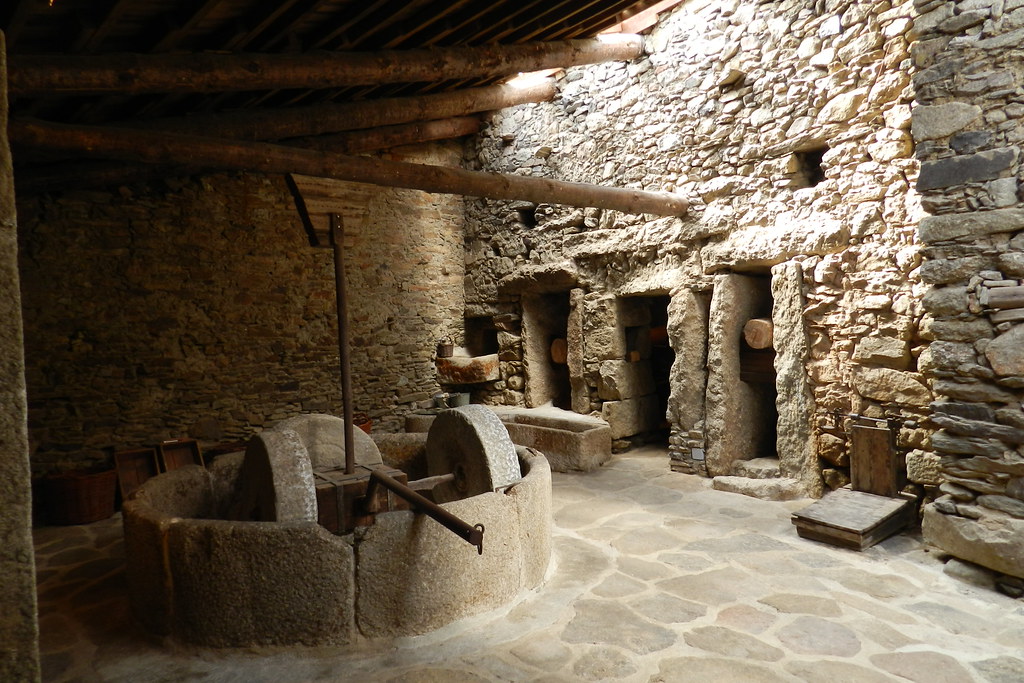 Piedra de molino muela Museo del Aceite San Felices de los Gallegos Salamanca 32