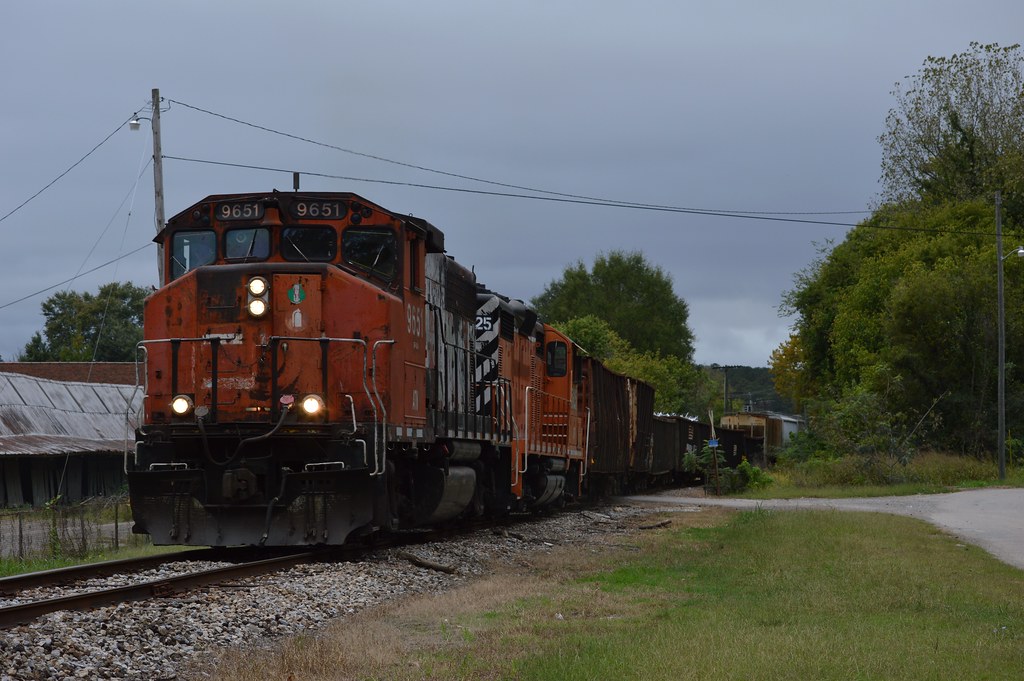 While mother nature piles it on , I watch a nice little ATN freight pass at Allatta Alabama