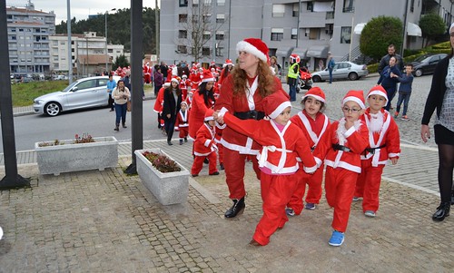 Junta de Freguesia recebe desfile de Pais Natal da Associação Vai Avante