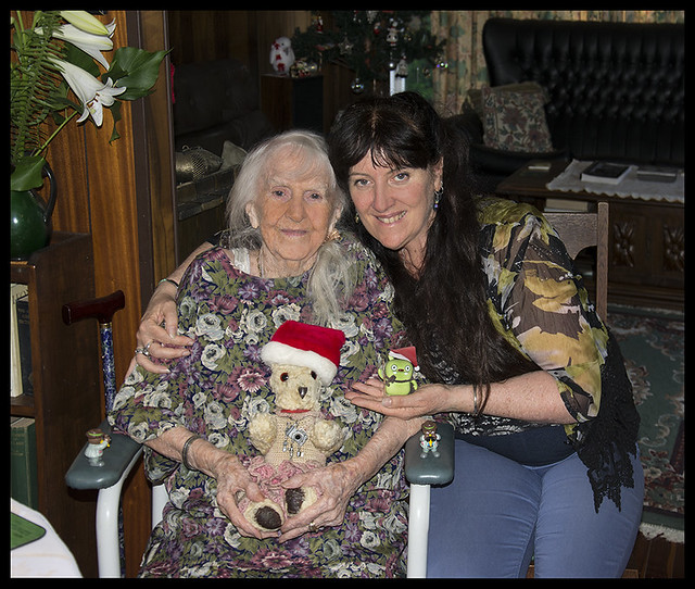 25 Dec 2015 - Xmas Day - Me Mum Kiwi Jeero and Ted.