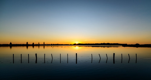 ahuriri dawn fence hawkesbay light napier newzealand posts sky sun sunrise tide watchman water caldwell ankh