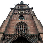 Die Trauung findet am 24.10.2015 in der katholischen Bernharduskirche statt, die mit 93 Meter das höchste Gebäude in Karlsruhe ist.
