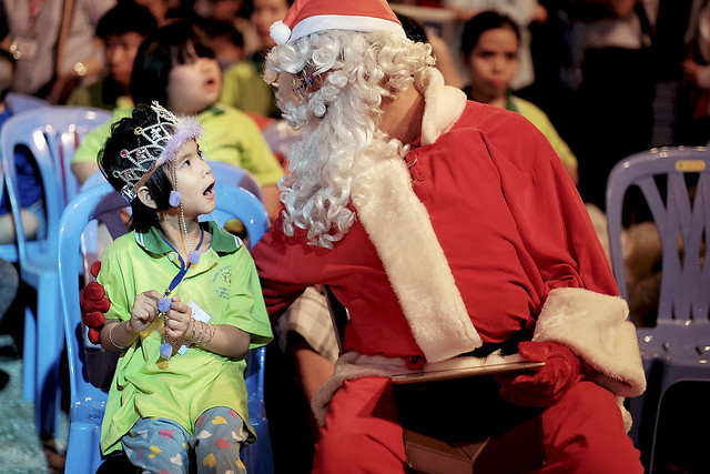 Little girl chat with Santa Claus